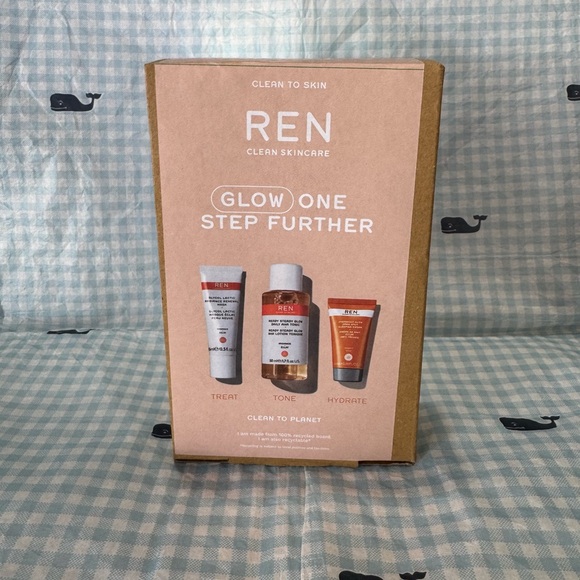Ren Glow One Step Further travel size kit - Picture 3 of 3